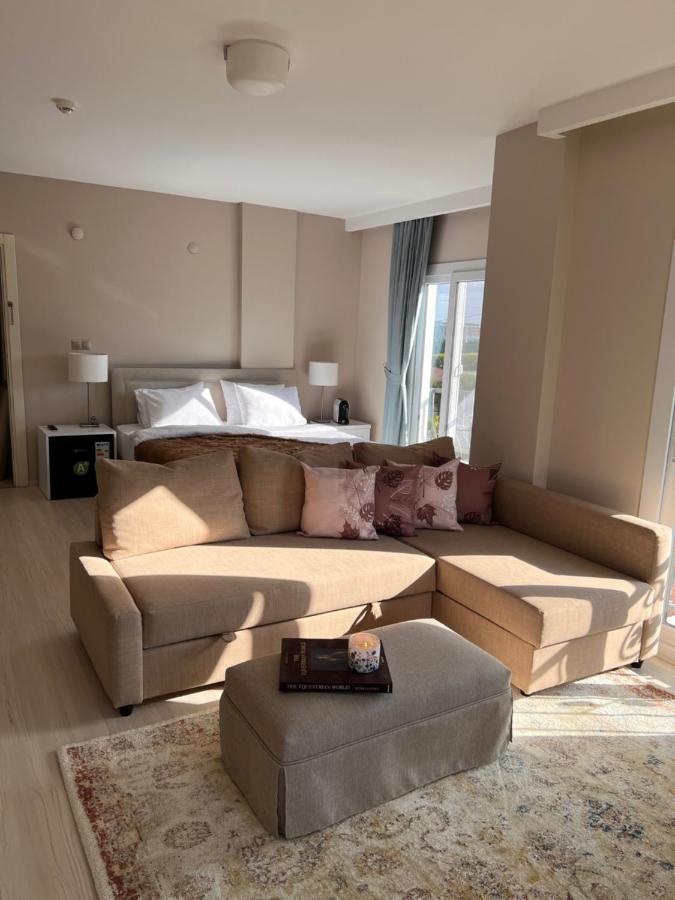 B. Equine Range Hotel Narlidere المظهر الخارجي الصورة