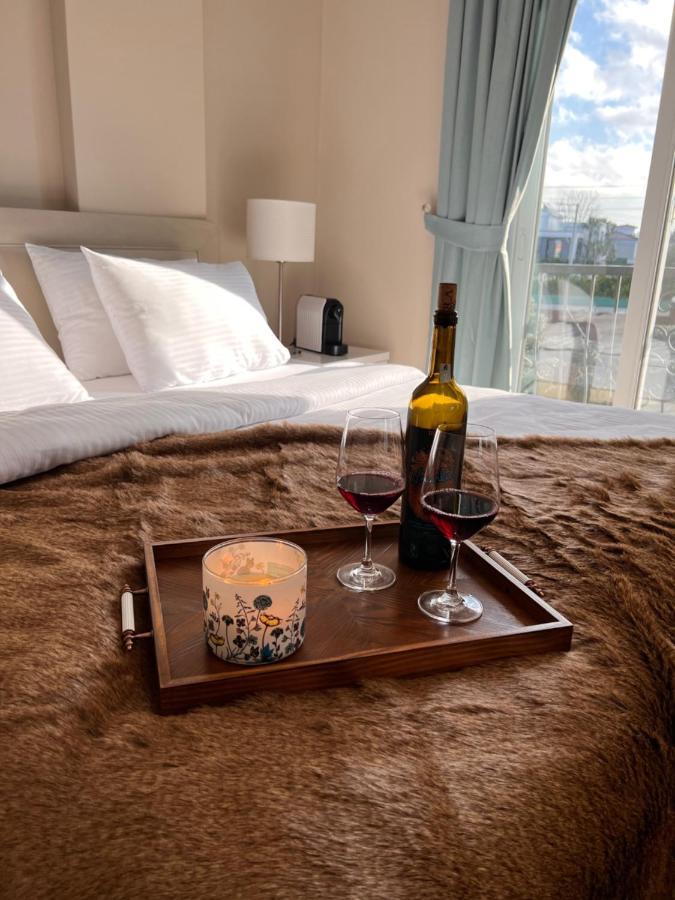 B. Equine Range Hotel Narlidere المظهر الخارجي الصورة