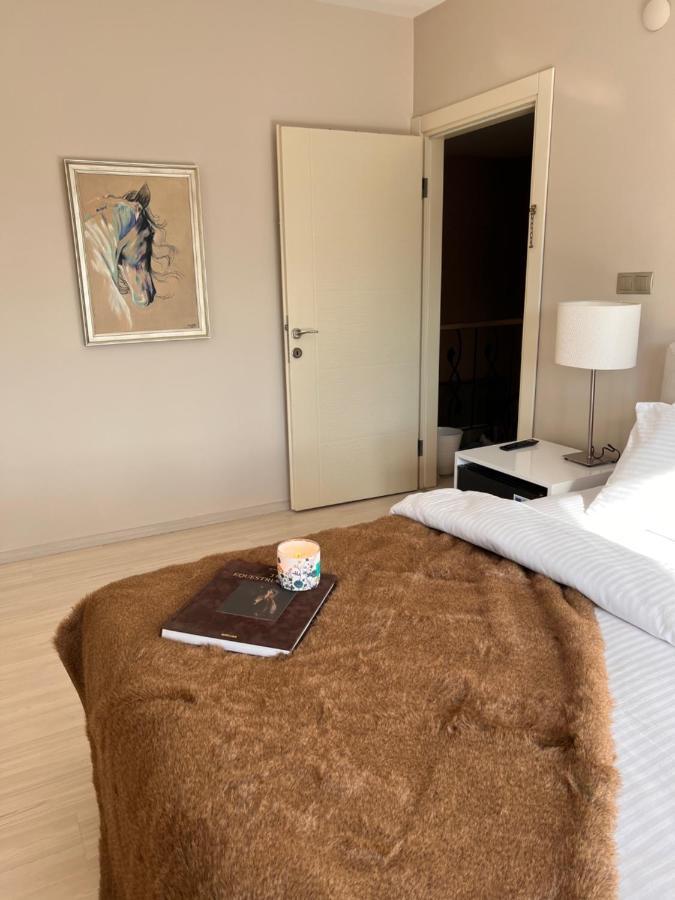 B. Equine Range Hotel Narlidere المظهر الخارجي الصورة