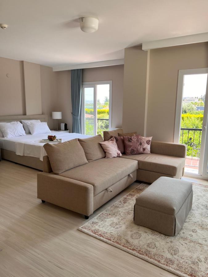 B. Equine Range Hotel Narlidere المظهر الخارجي الصورة