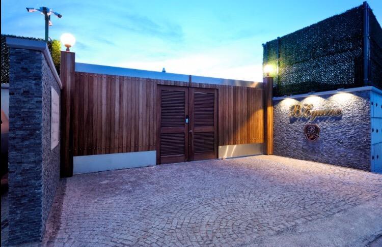B. Equine Range Hotel Narlidere المظهر الخارجي الصورة